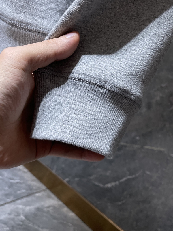 ブランドパーカー着用イメージ